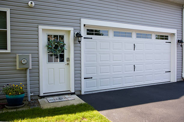 24/7 Emergency Garage Door Panel Replacement experts in Antioch, IL